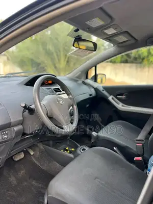 Toyota Vitz 2010 Black