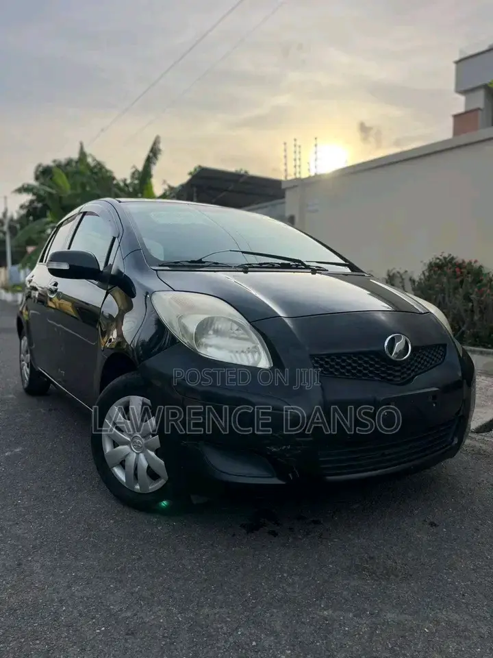 Toyota Vitz 2010 Black