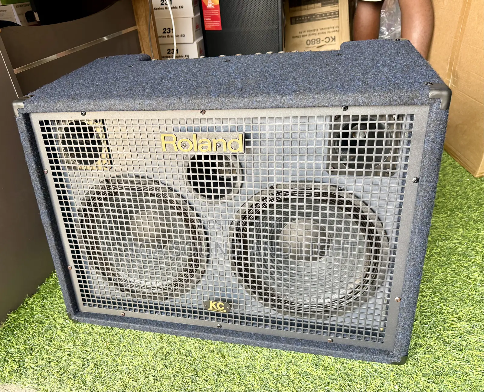 Roland Kc880 5 Channels Keyboard Combo