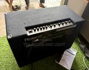 Roland Kc880 5 Channels Keyboard Combo