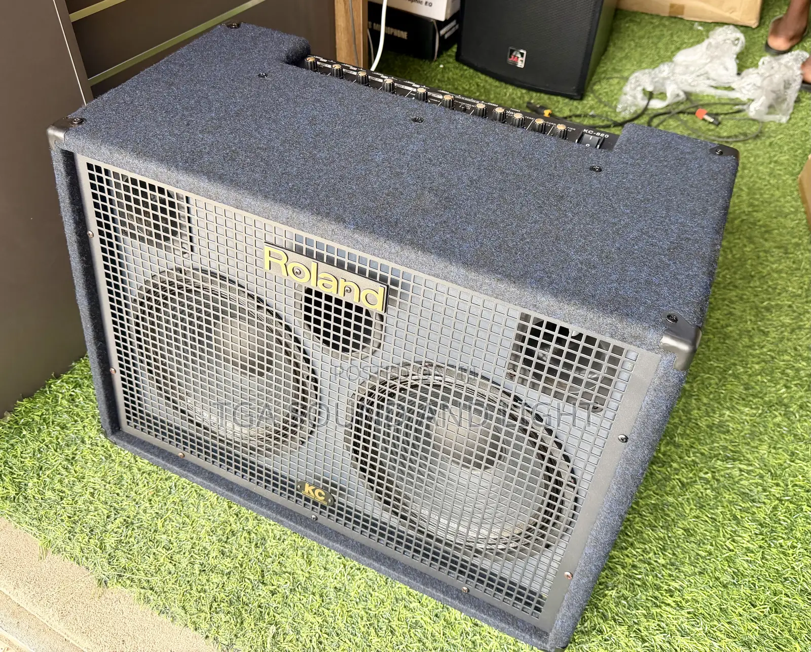 Roland Kc880 5 Channels Keyboard Combo