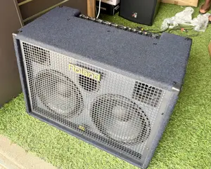 Roland Kc880 5 Channels Keyboard Combo