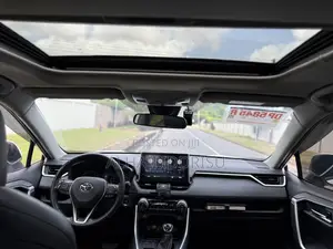 Toyota RAV4 Limited 2022 White