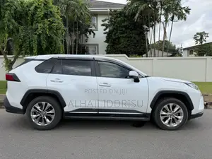 Toyota RAV4 Limited 2022 White