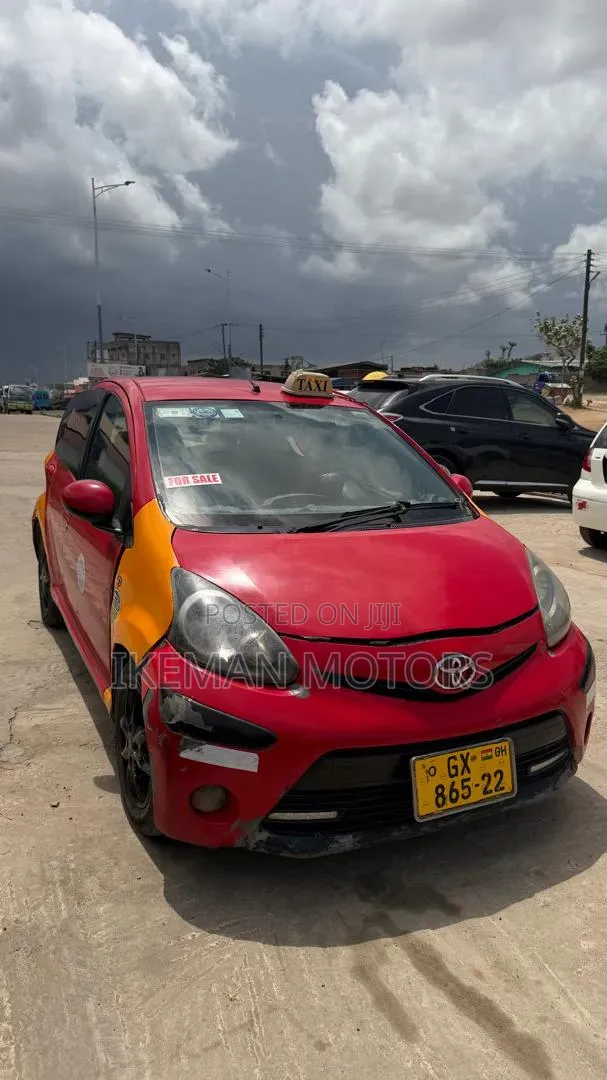 Toyota Aygo 2011 Red