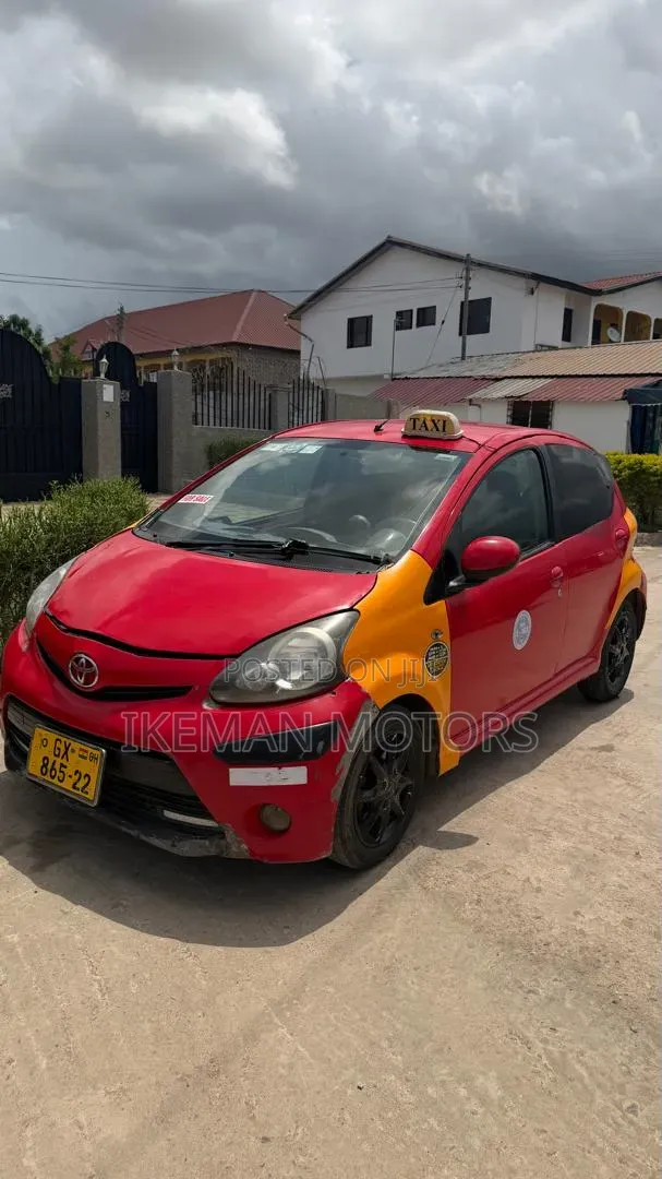 Toyota Aygo 2011 Red