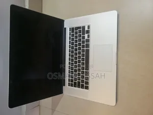 Laptop Apple MacBook Pro 8GB Intel Core i7 HDD 256GB