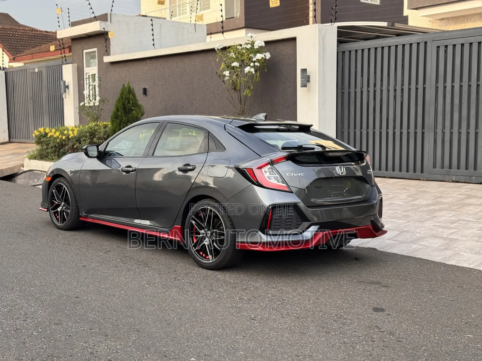 Honda Civic Sport Touring 4dr Hatchback (1.5L 4cyl) 2017 Gray