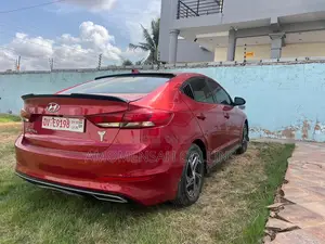 Hyundai Elantra Limited Sedan FWD (2.0L 4cyl 6A) 2017 Red