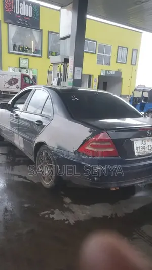Mercedes-Benz C250 2002 Black