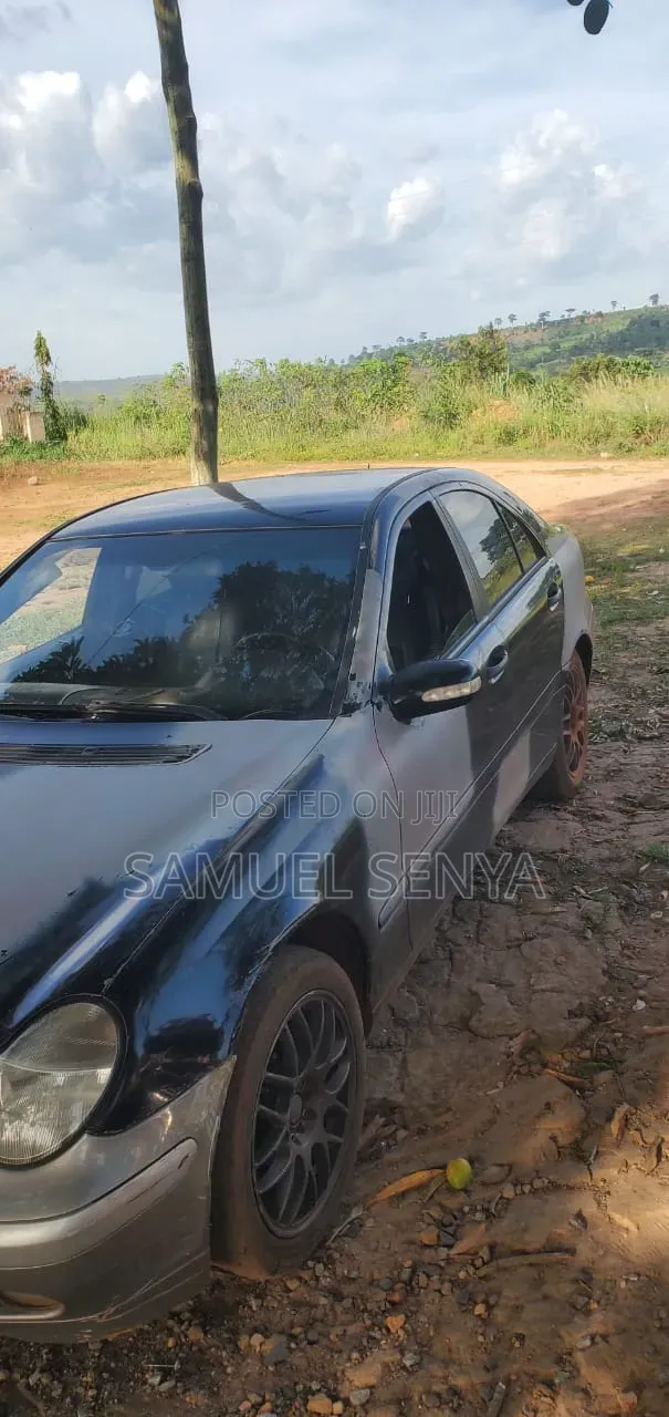 Mercedes-Benz C250 2002 Black