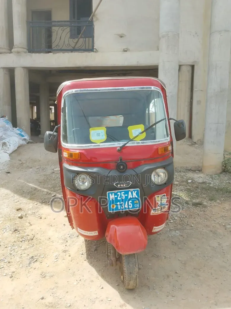 Bajaj RE 2025 Red