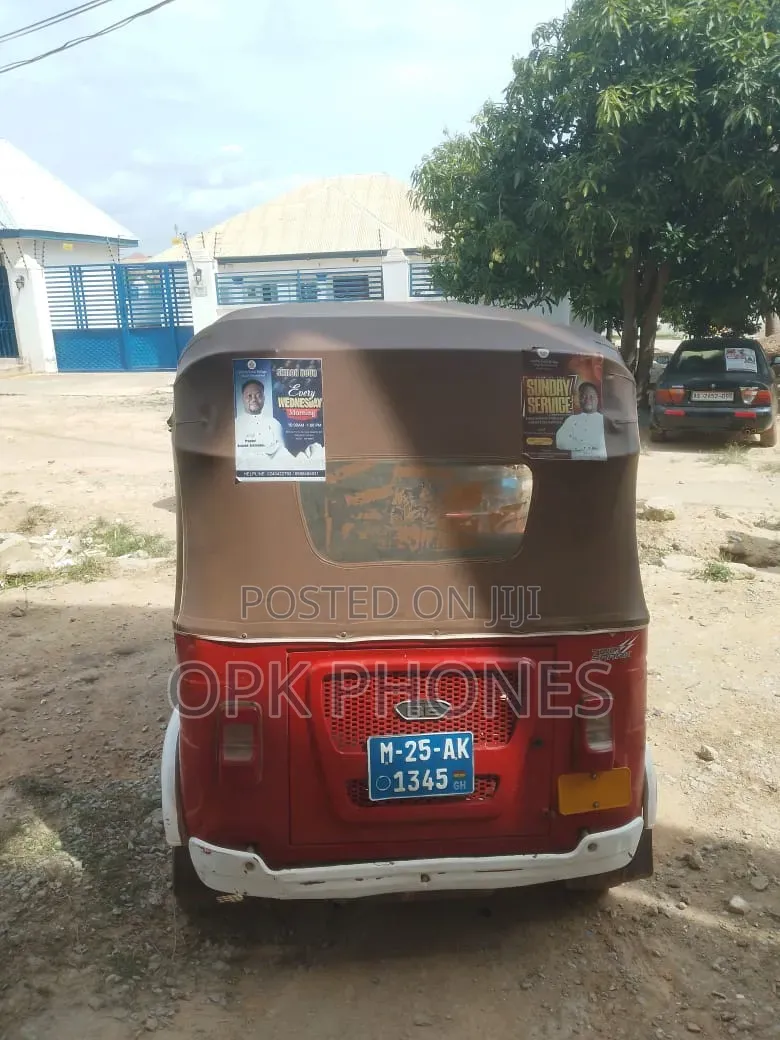 Bajaj RE 2025 Red