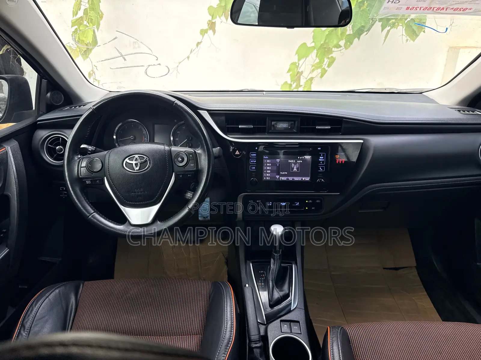 Toyota Corolla SE (1.8L 4cyl 2A) 2018 Blue