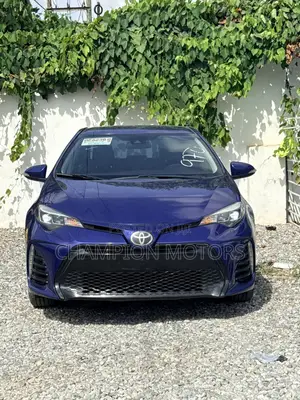 Toyota Corolla SE (1.8L 4cyl 2A) 2018 Blue
