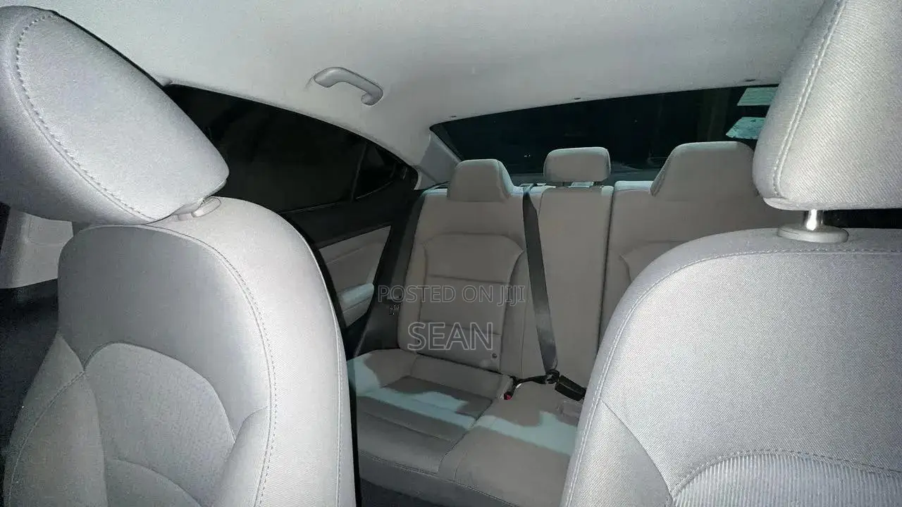 Hyundai Elantra Limited Sedan FWD (2.0L 4cyl 6A) 2017 Blue