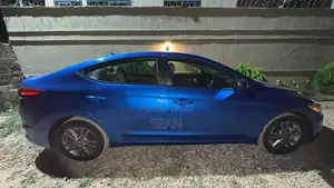 Hyundai Elantra Limited Sedan FWD (2.0L 4cyl 6A) 2017 Blue