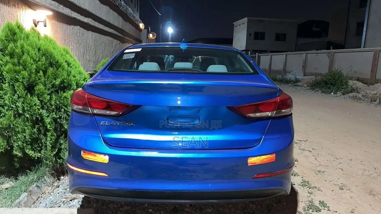 Hyundai Elantra Limited Sedan FWD (2.0L 4cyl 6A) 2017 Blue