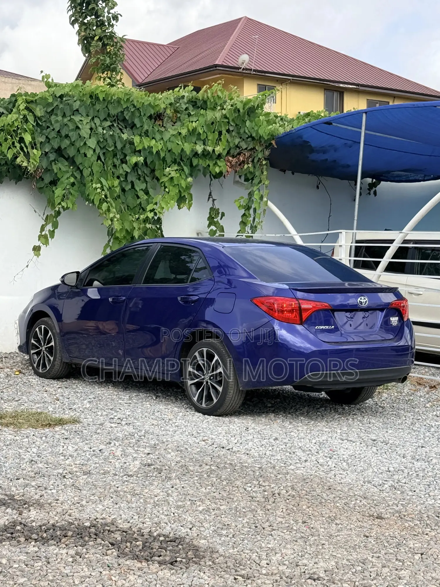 Toyota Corolla SE (1.8L 4cyl 2A) 2018 Blue