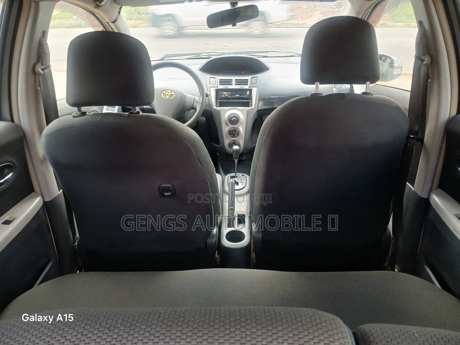 Toyota Vitz 2010 Silver