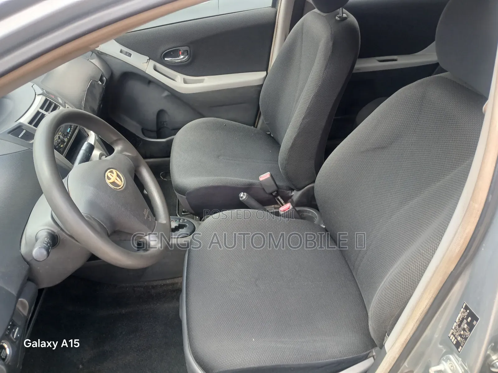 Toyota Vitz 2010 Silver