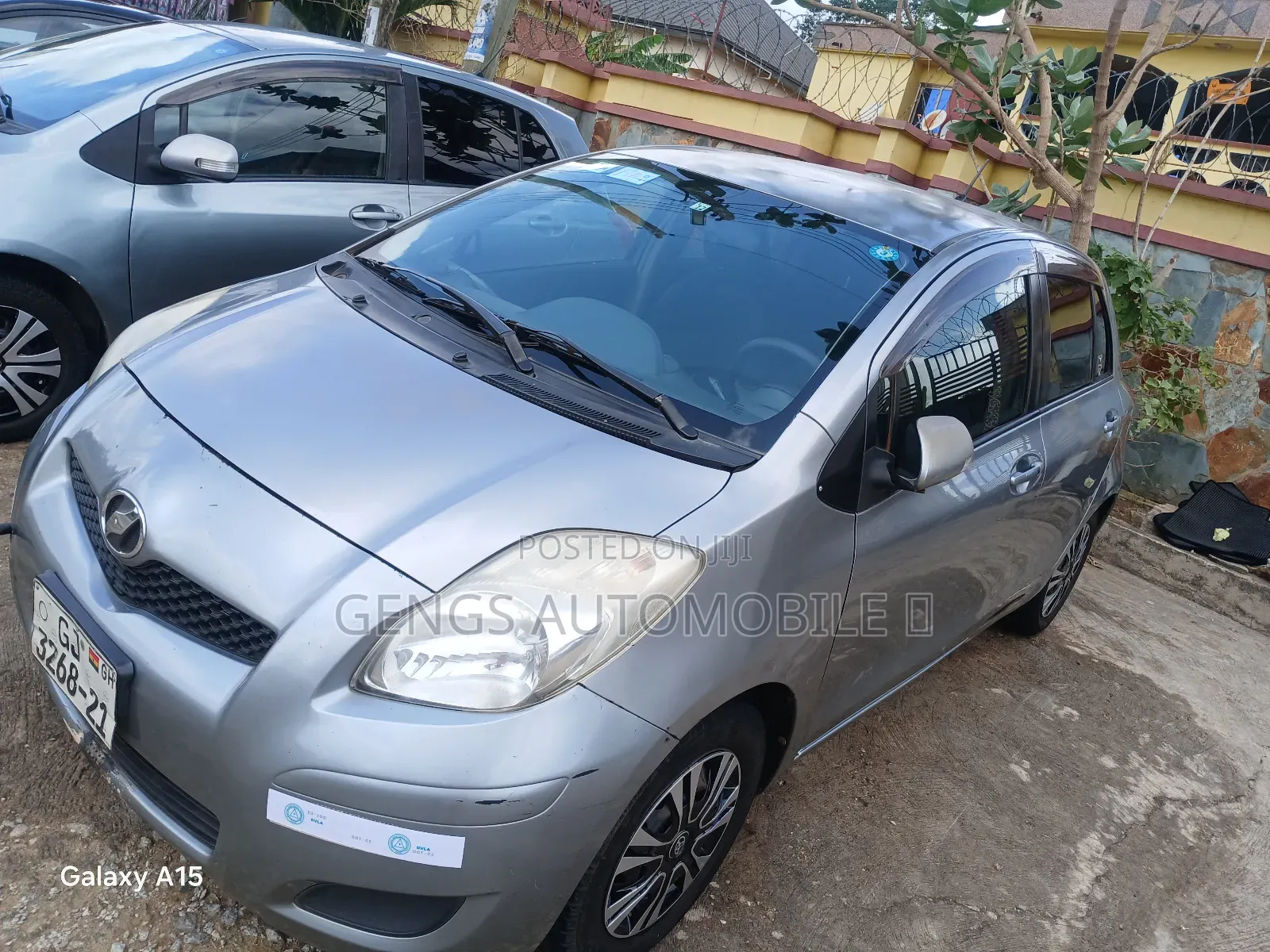 Toyota Vitz 2010 Silver