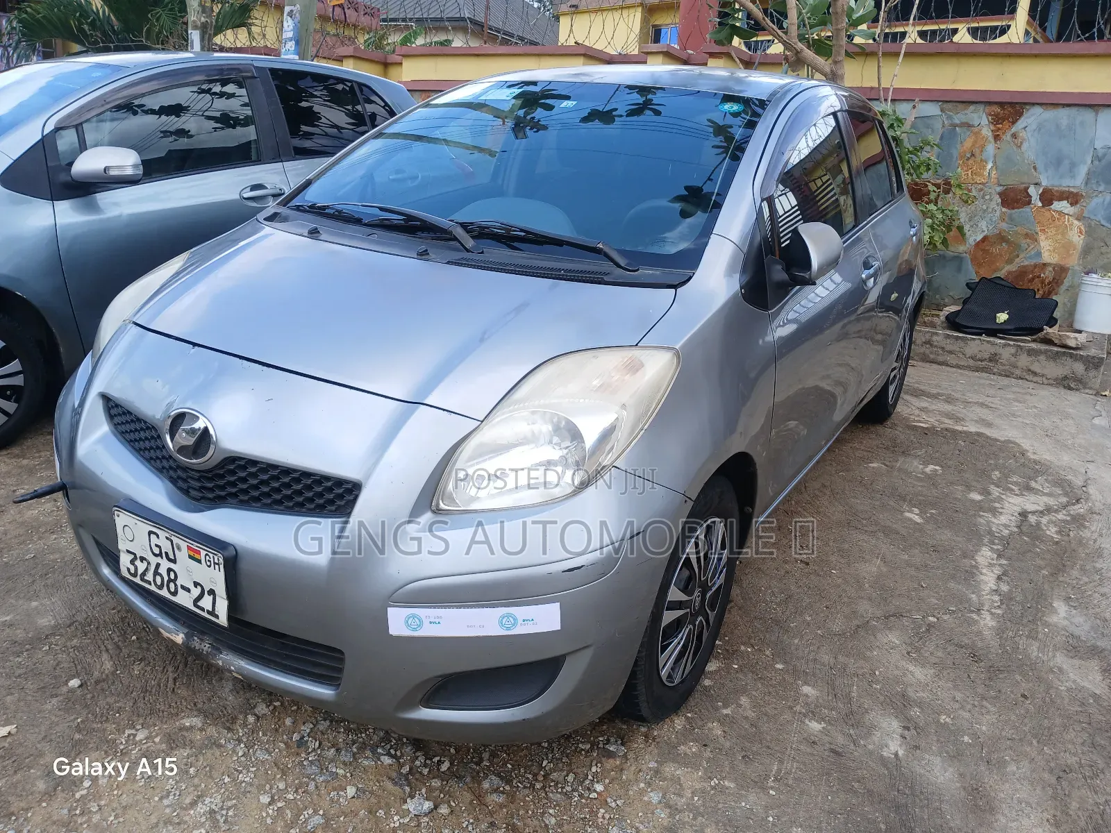 Toyota Vitz 2010 Silver