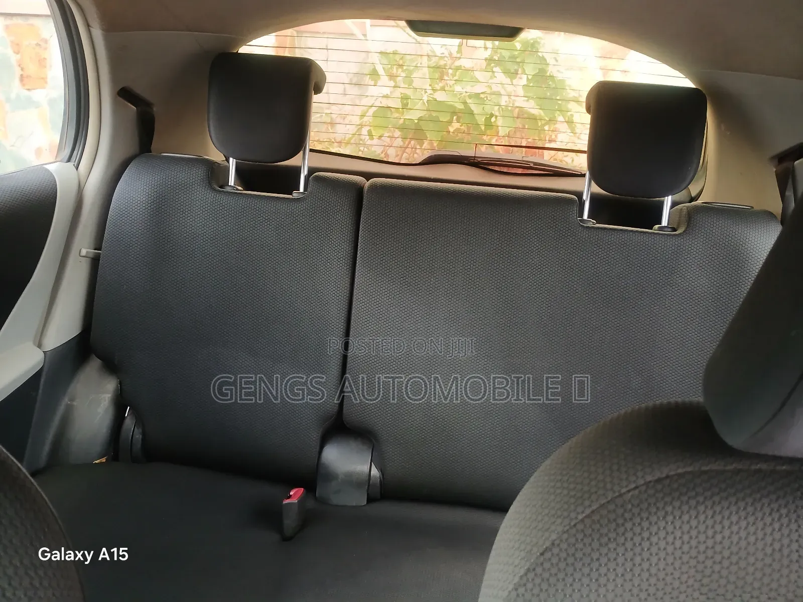 Toyota Vitz 2010 Silver