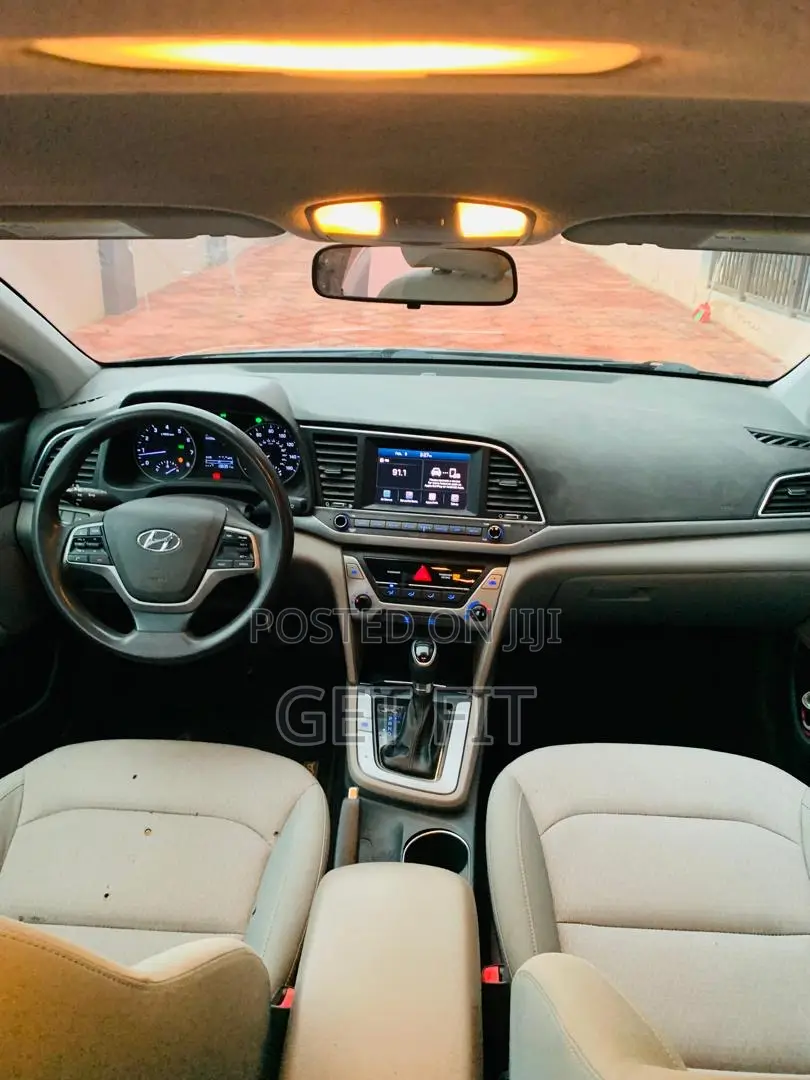 Hyundai Elantra SE Sedan FWD (2.0L 4cyl 6M) 2017 Black