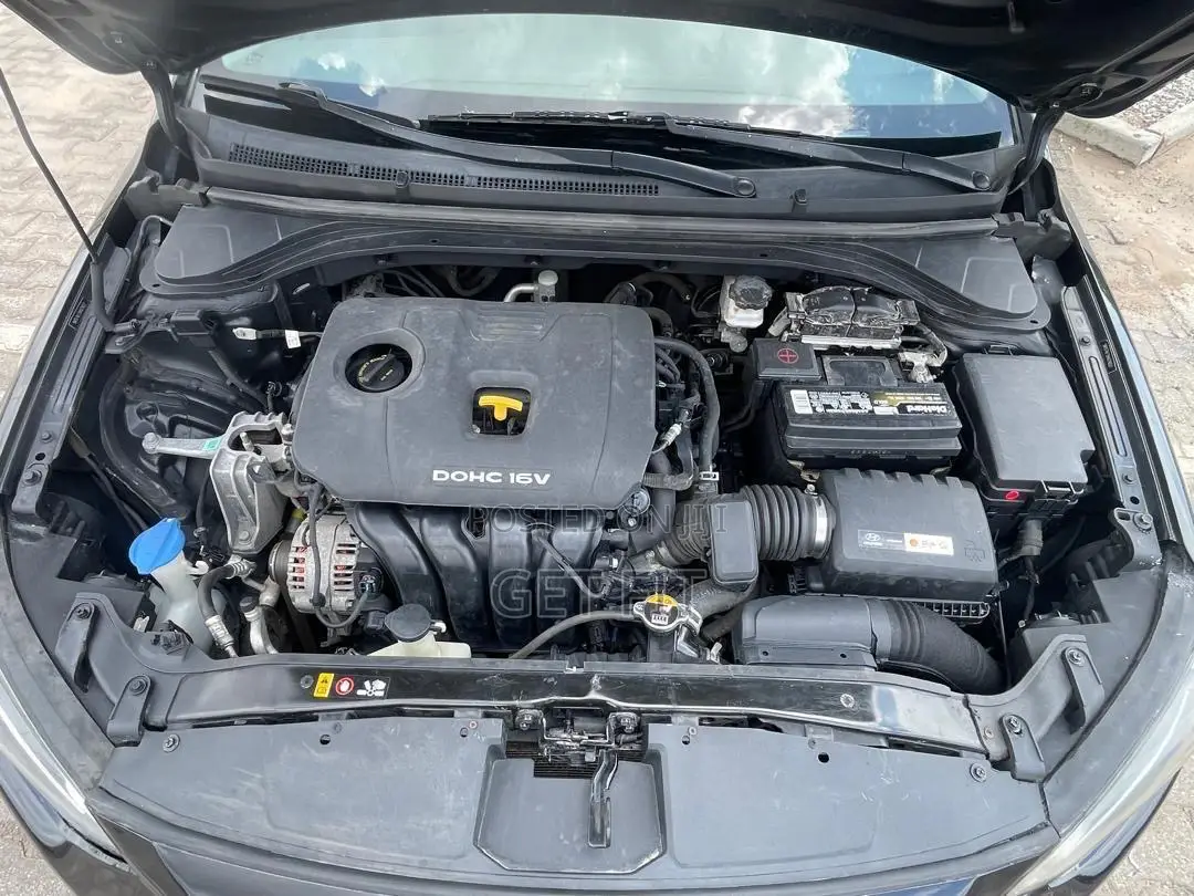 Hyundai Elantra SE Sedan FWD (2.0L 4cyl 6M) 2017 Black