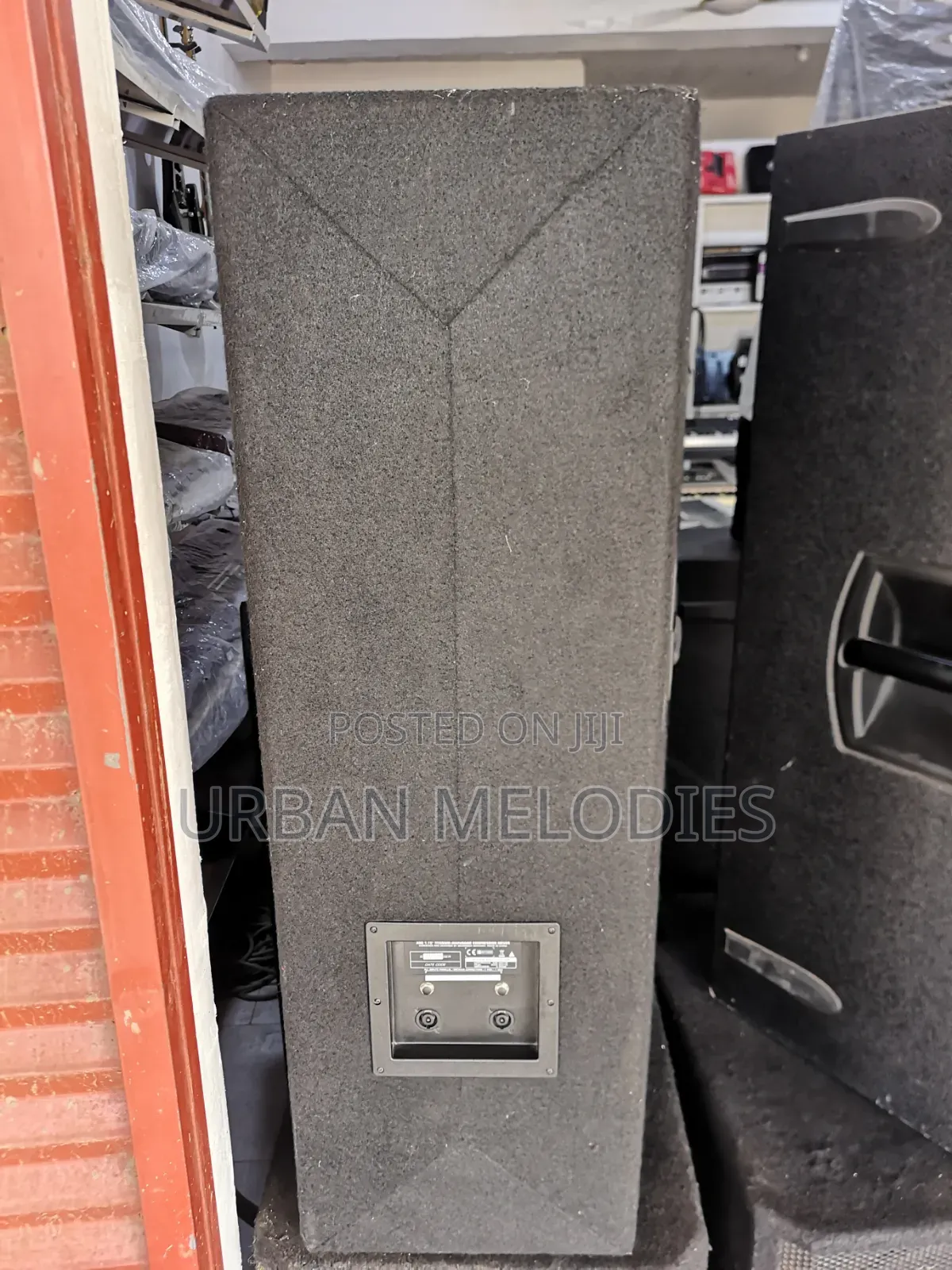 Behringer Eurolive Vp2520 Passive 2000-Watt Dual 15-Inch Pa Speaker