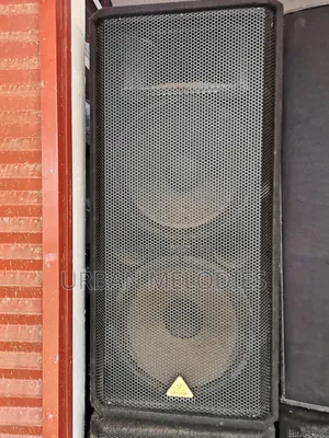 Behringer Eurolive Vp2520 Passive 2000-Watt Dual 15-Inch Pa Speaker
