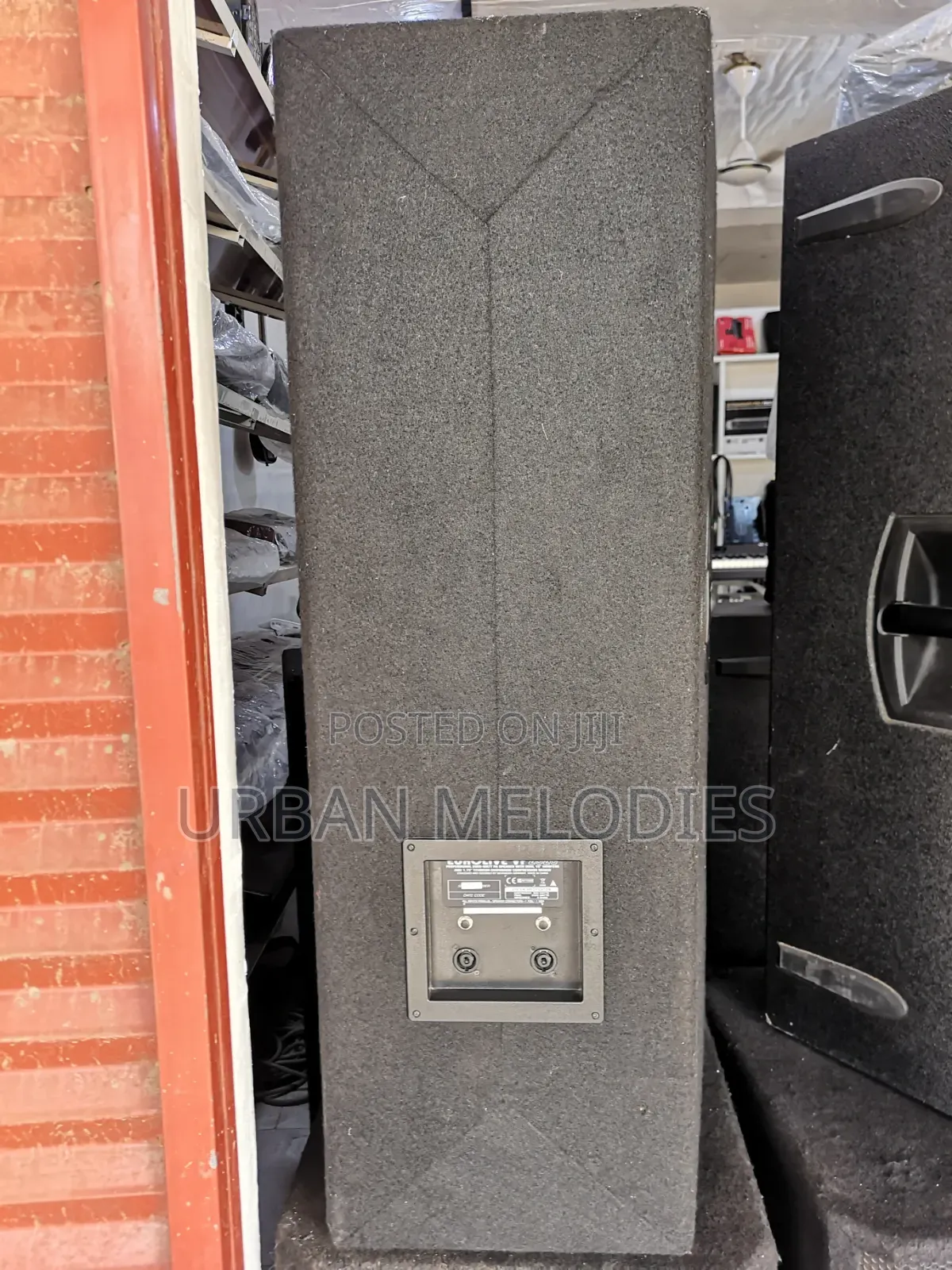 Behringer Eurolive Vp2520 Passive 2000-Watt Dual 15-Inch Pa Speaker