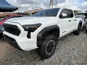 Toyota Tacoma 2024 White