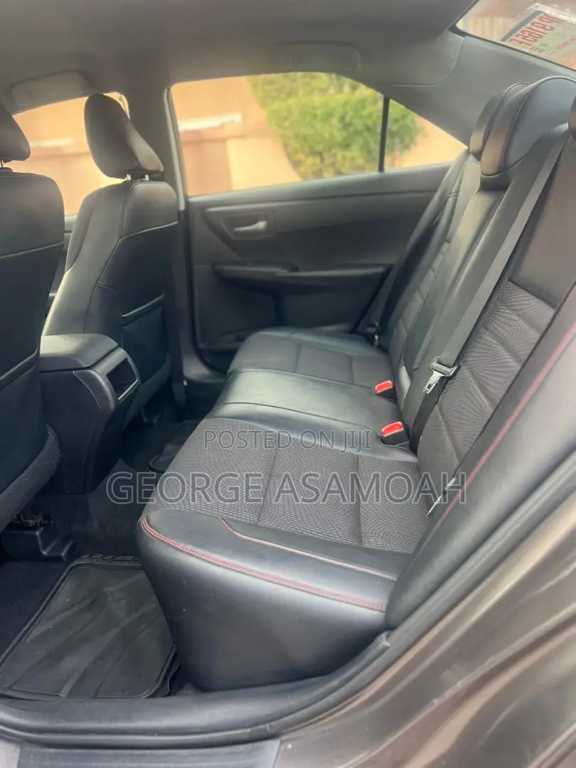 Toyota Camry SE 4dr Sedan (2.5L 4cyl 6A) 2017 Gray