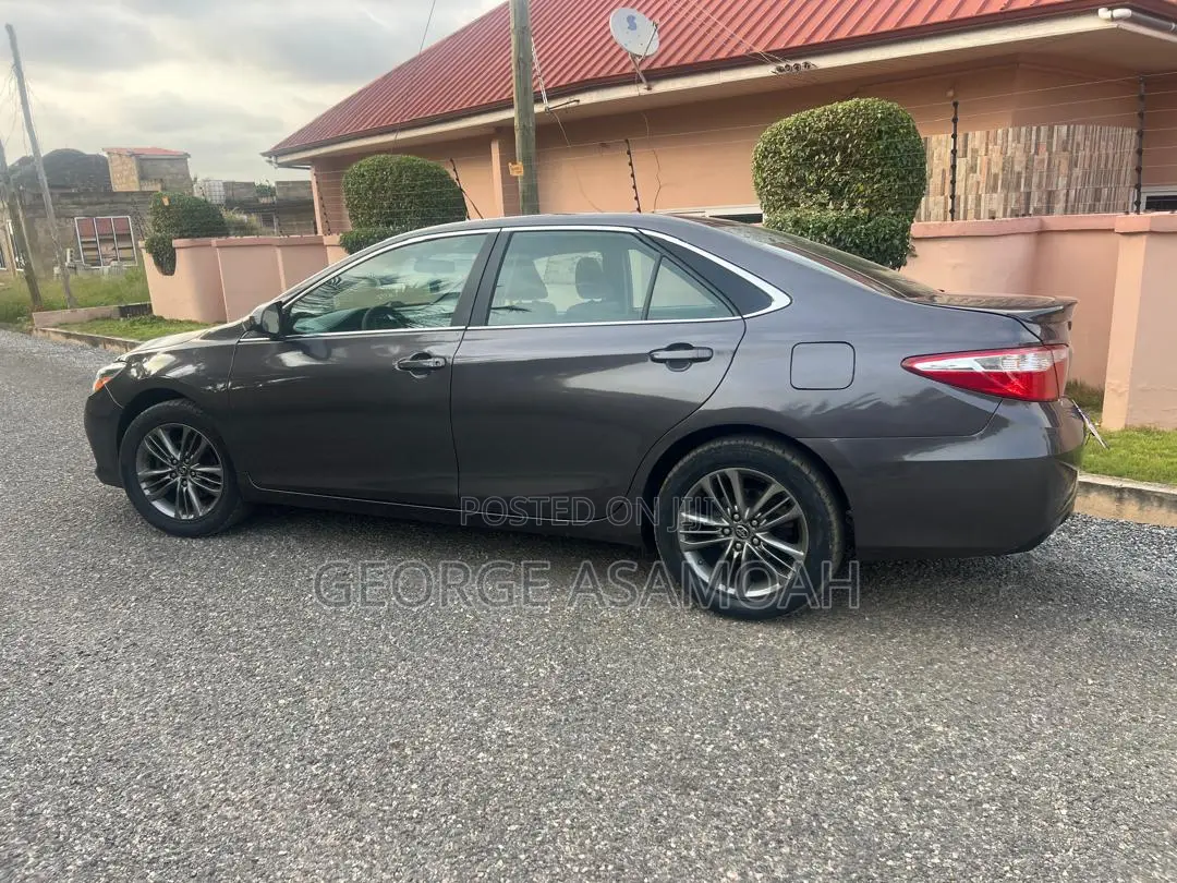 Toyota Camry SE 4dr Sedan (2.5L 4cyl 6A) 2017 Gray