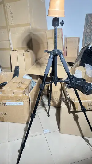 Mannequin Stand or Mannequin Tripod