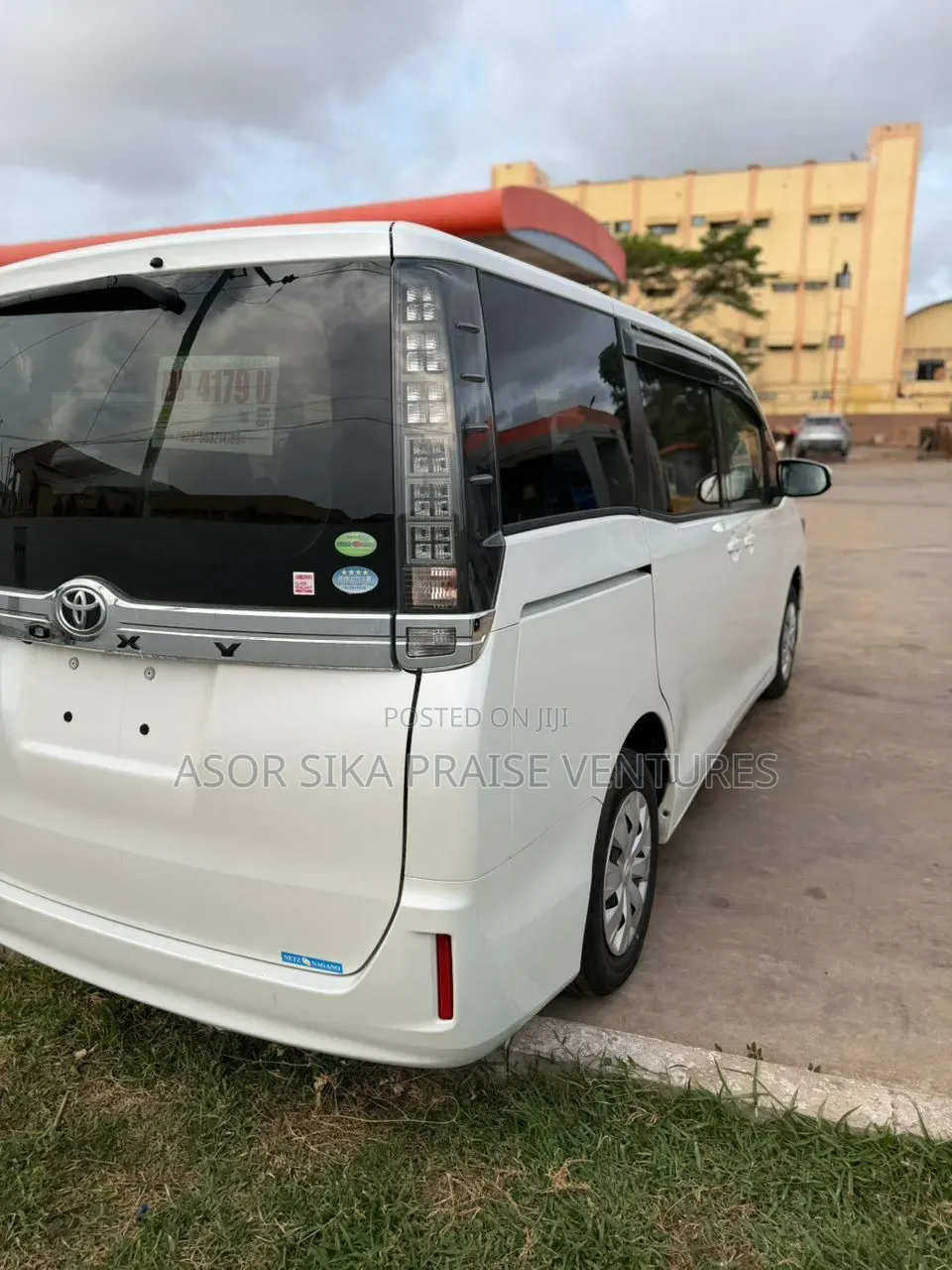 Toyota Voxy 2014 White