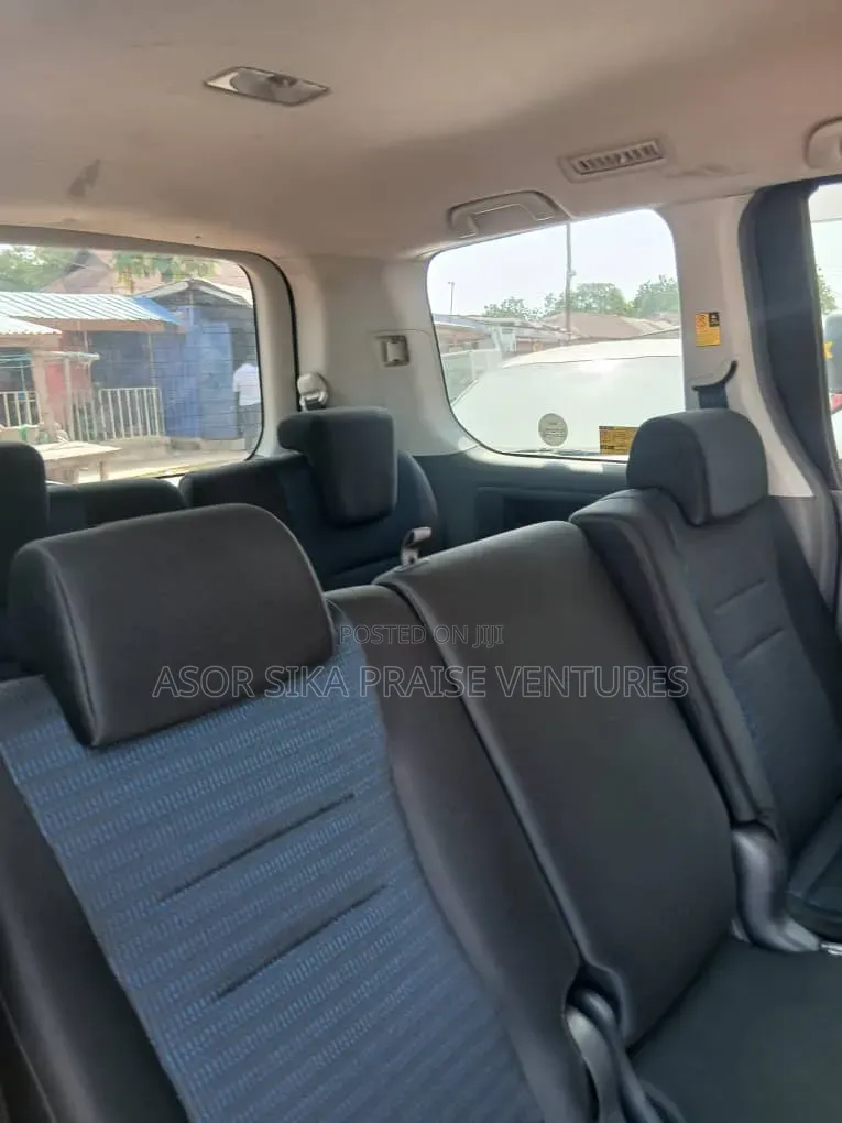 Toyota Voxy 2014 White