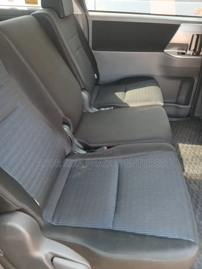 Toyota Voxy 2014 White