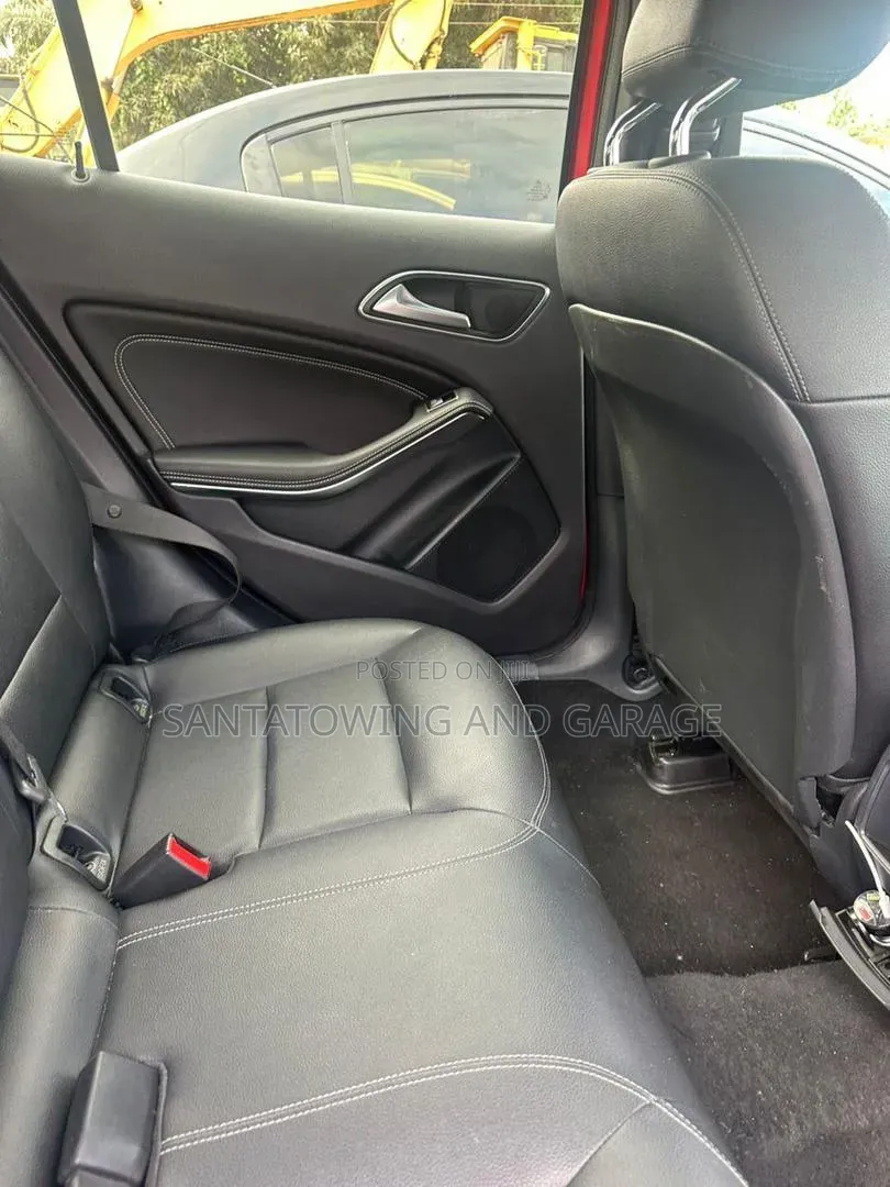 Mercedes-Benz GLA 250 2015 Red