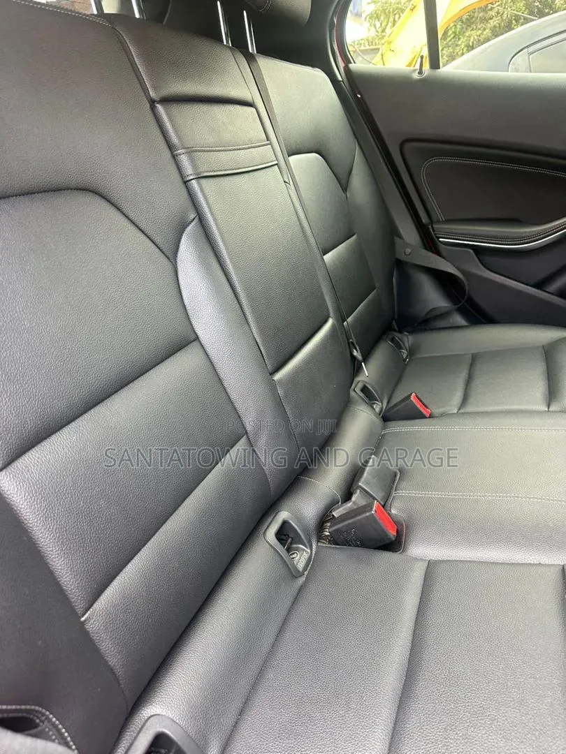 Mercedes-Benz GLA 250 2015 Red
