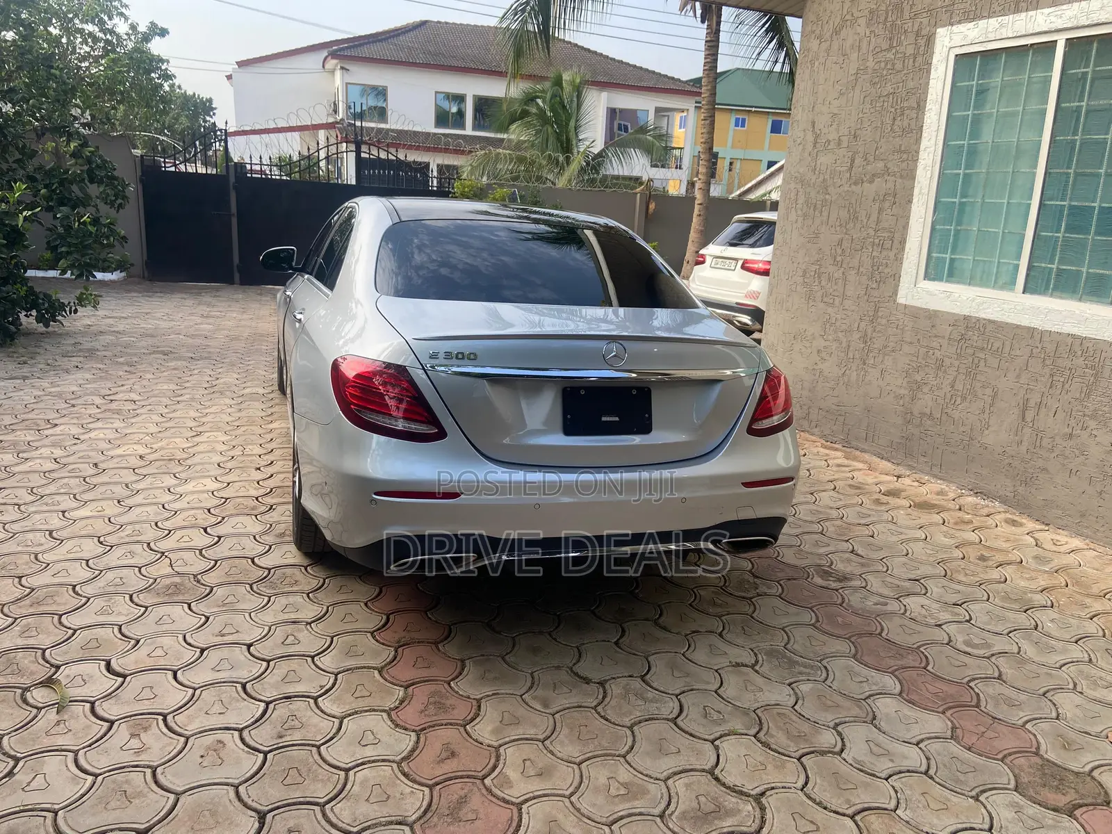 Mercedes-Benz E300 4Matic AWD Sedan (2.0L 4cyl 9A) 2017 Silver