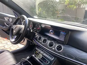 Mercedes-Benz E300 4Matic AWD Sedan (2.0L 4cyl 9A) 2017 Silver