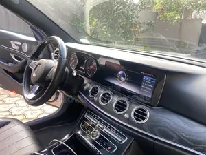 Mercedes-Benz E300 4Matic AWD Sedan (2.0L 4cyl 9A) 2017 Silver