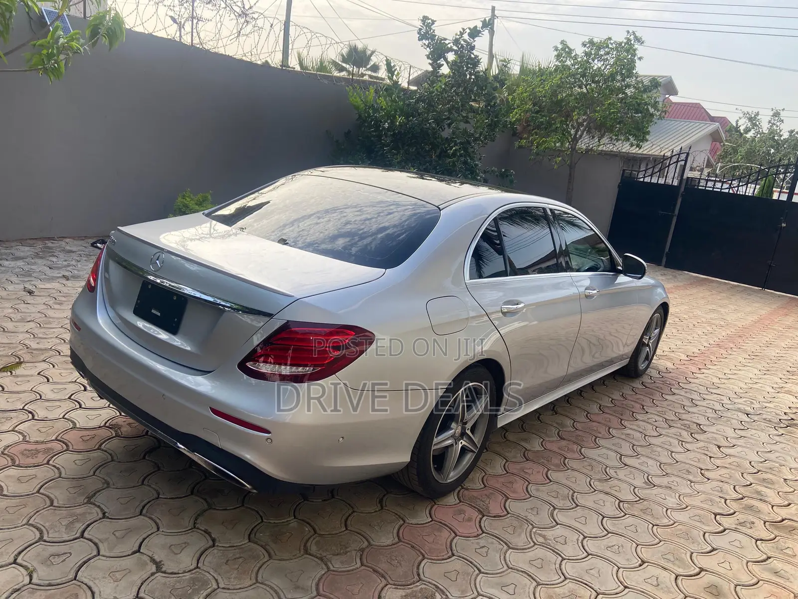 Mercedes-Benz E300 4Matic AWD Sedan (2.0L 4cyl 9A) 2017 Silver
