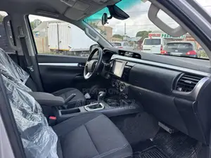 Toyota Hilux 2017 Silver
