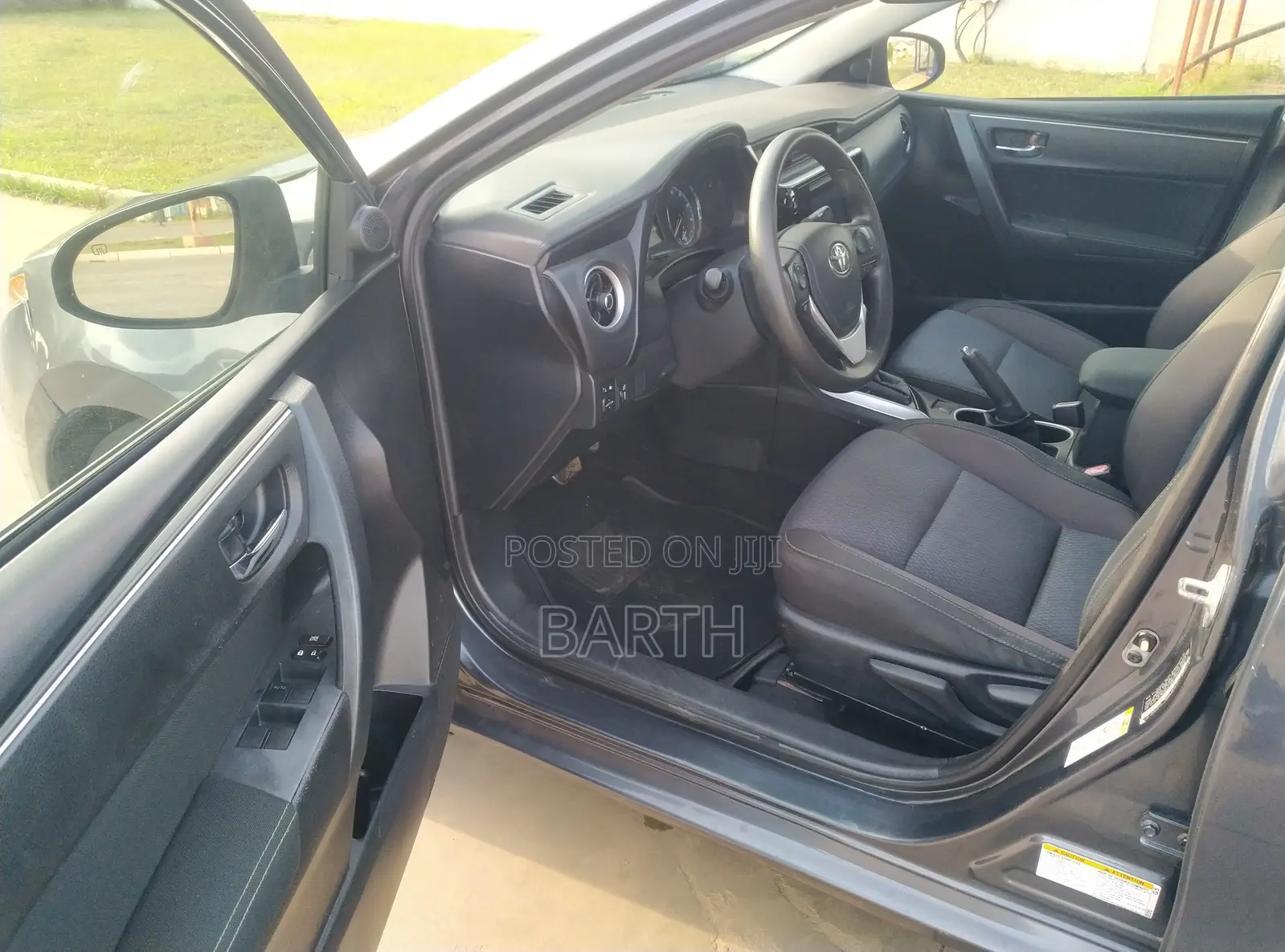 Toyota Corolla LE Eco (1.8L 4cyl 2A) 2018 Gray