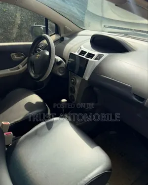 Toyota Vitz 1.0 FWD 3dr 2010 Blue