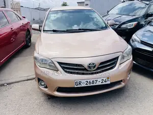 Toyota Corolla LE 4dr Sedan (1.8L 4cyl 4A) 2013 Gold
